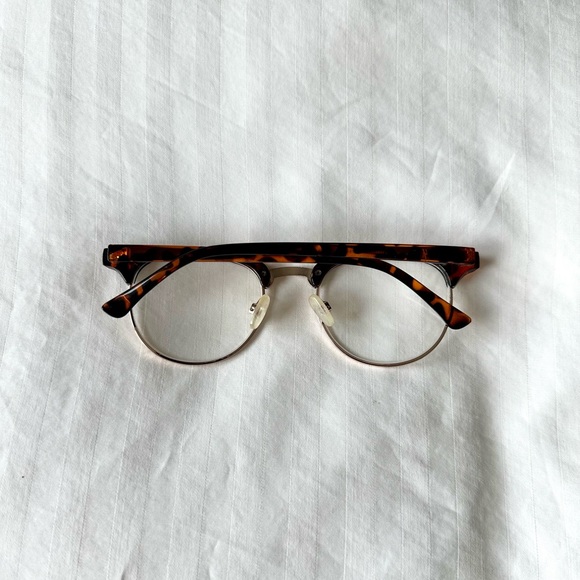 Clear Glasses (non prescription) - Picture 3 of 3